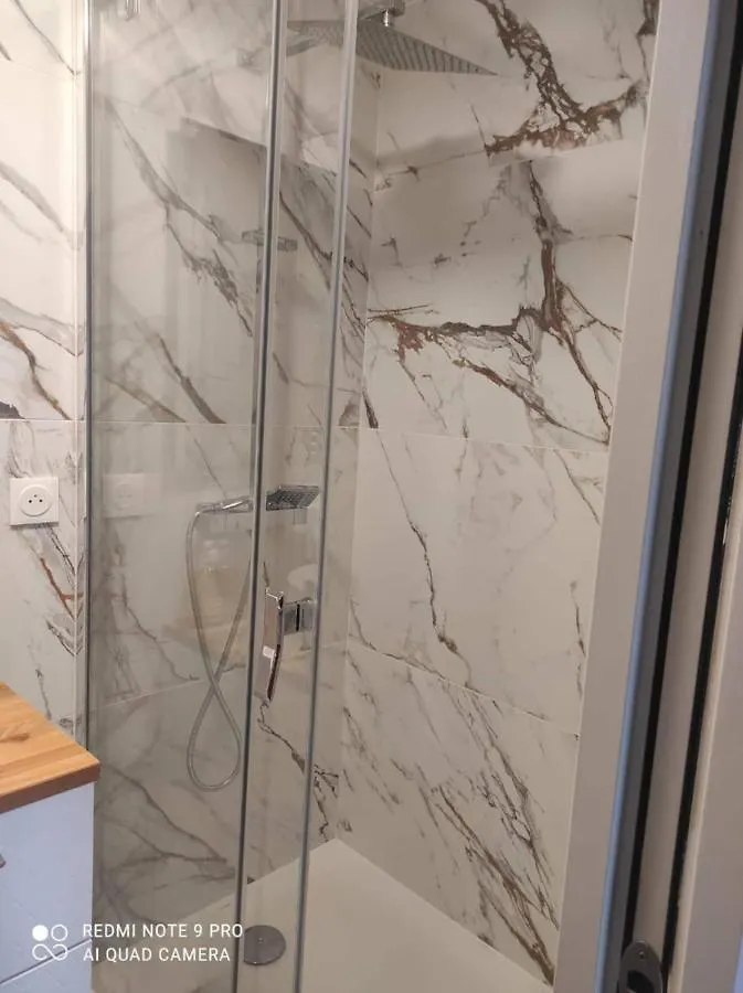 Cosy 1 Bedroom Apartment In Paris
